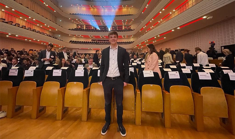 Imam Kilinc im Saal