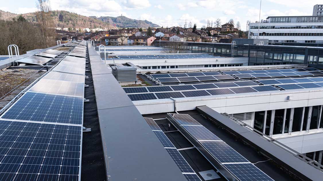 Solaranlage auf dem Swisscom Hauptsitz in Worblaufen.