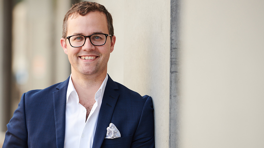 Auf dem Foto ist ein Porträt von Patrick Minder zu sehen, er ist Head of Platform & Applications at Swisscom Business Customers. 