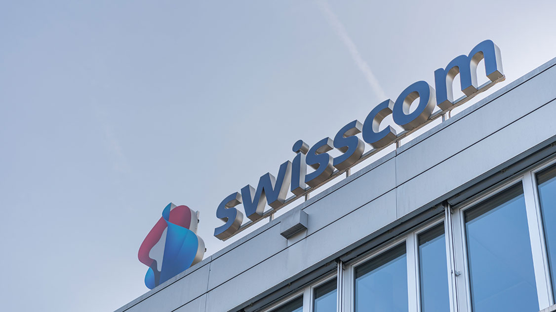 The Swisscom logo in close-up, on the roof of the Group Headquarters in Worblaufen.