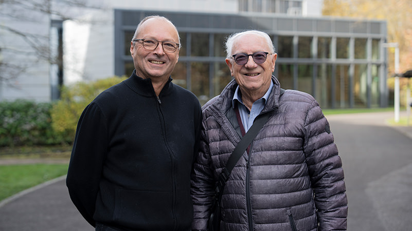 Bernard Jaquet (rechts) übergibt an seinen Nachfolger Jean-Louis Gadolini.