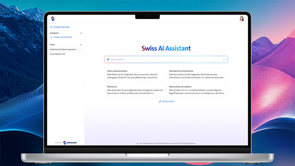 Homepage des Swiss AI Assistant auf einem Laptop dargestellt