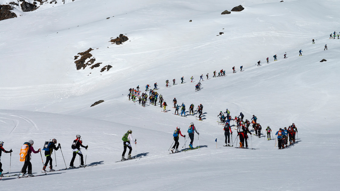 Die Athletinnen und Athleten unterwegs auf der Rennstrecke