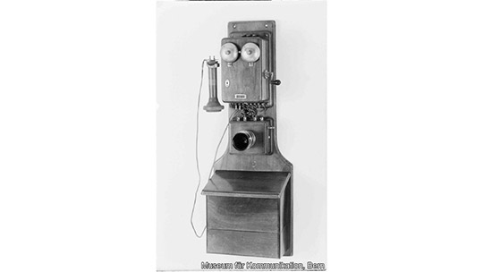 Wandtelefon Hasler ca. 1885: So sahen die Telefonapparate in den ersten Publifonen aus.