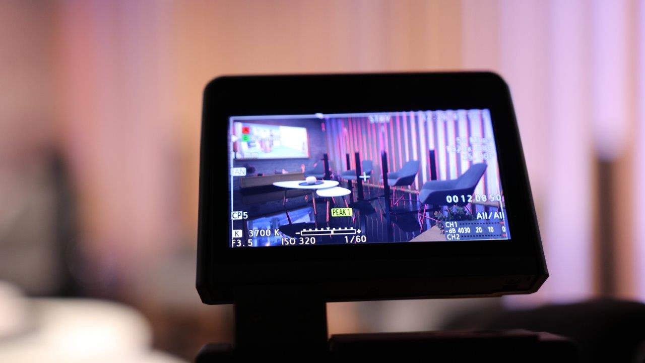 Bild von einem Kamerabildschirm im Streaming Studio