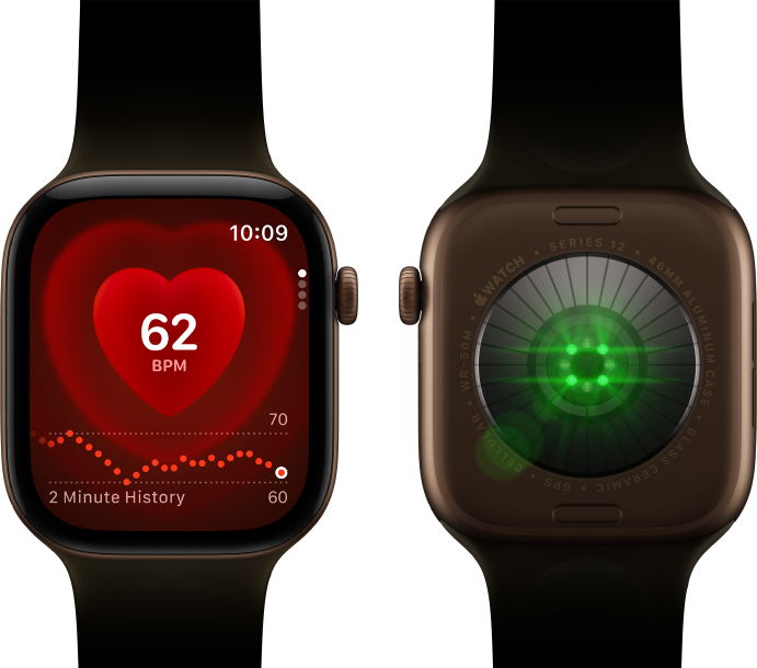 Due Apple Watch Series 12, cassa in alluminio bronzo scuro con cinturino Sport oliva, uno mostra l’app Battito, l’altro ha in evidenza il sistema di rilevamento della salute sulla parte posteriore con luci LED verdi pulsanti