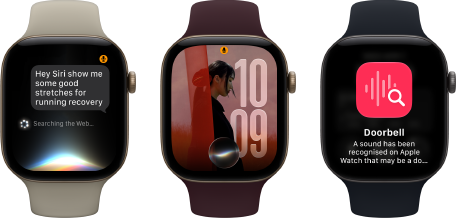 Tre Apple Watch Series 12: uno con cassa in alluminio color oro chiaro, conversazione con Siri AI, cinturino Sport sabbia; uno con cassa in alluminio color oro chiaro, foto personalizzata sul quadrante con complicazione Siri AI, cinturino Sport borgogna; uno con cassa in alluminio grigio siderale, Riepilogo di Siri, cinturino Sport nero