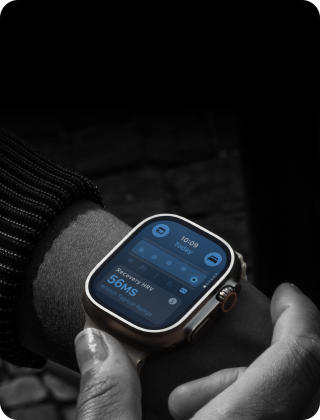 Una persona con un Apple Watch Ultra 4 al polso, parametri vitali diurni alterati