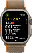 Apple Watch Ultra 4, cassa in titanio naturale, metriche dettagliate dell’allenamento Corsa outdoor, lato destro, Digital Crown, tasto laterale in rilievo, cinturino Trail Loop color sabbia