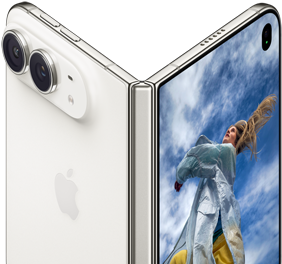 iPhone Duo, halb geöffnet wie ein Buch, mit Scharniermechanismus in der Mitte, Rückseite links mit Apple Logo und zwei Kameras, äusseres Display rechts zeigt ein Porträtfoto einer Person mit blonden Haaren