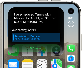 Un iPhone Duo chiuso, il display esterno mostra una notifica di Siri AI che indica un aggiornamento del calendario