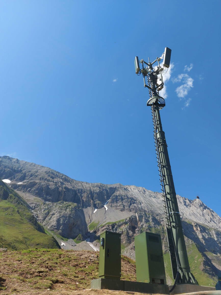 Pylône de l’installation de communication mobile dans la vallée d’Ueschinen